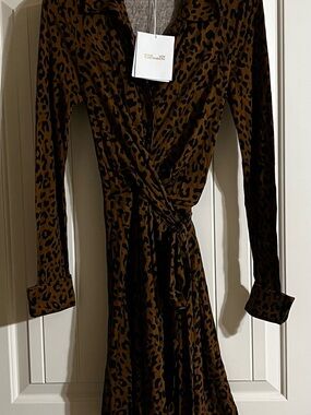 Diane Von Furstenberg Black and Brown Leopard-Print Long Sleeve Wrap Dress